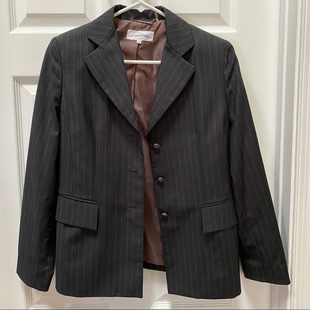 Calvin Klein suit - pant length 28”